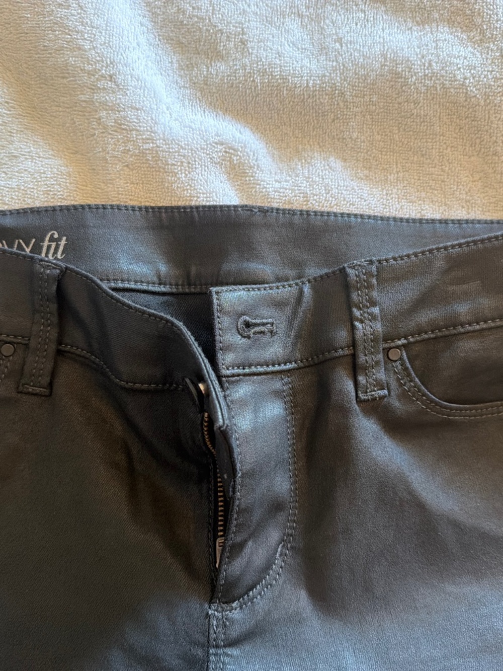 Ann Taylor black shinby skinny jeans -never worn - 10p